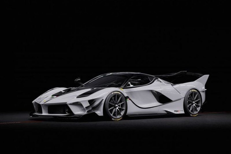 Ferrari FXX-K Evo - 1950 km - red top condition Ferrari FXX-K Evo - 1950 km - red top condition