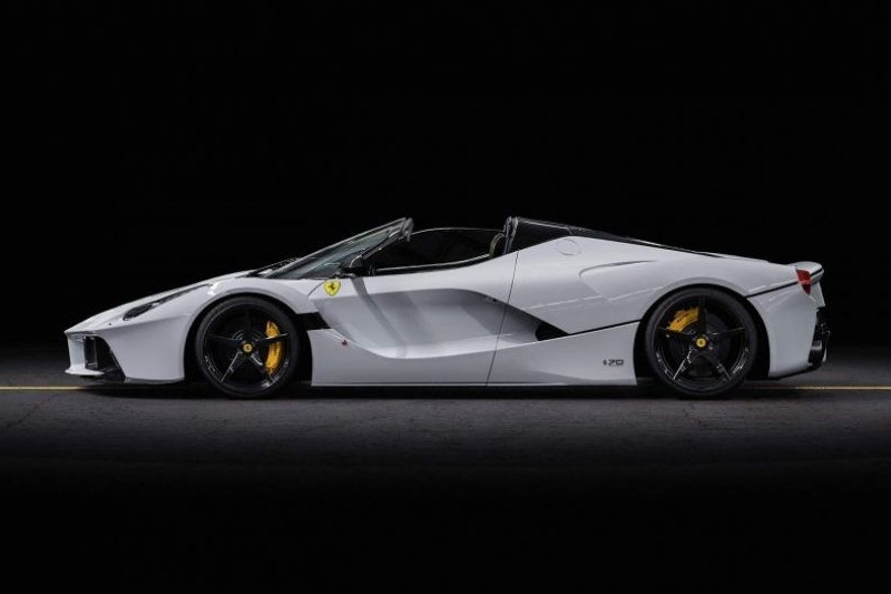 Ferrari LaFerrari Aperta - EU Specs - White - For Sale Ferrari LaFerrari Aperta - EU Specs - White - For Sale