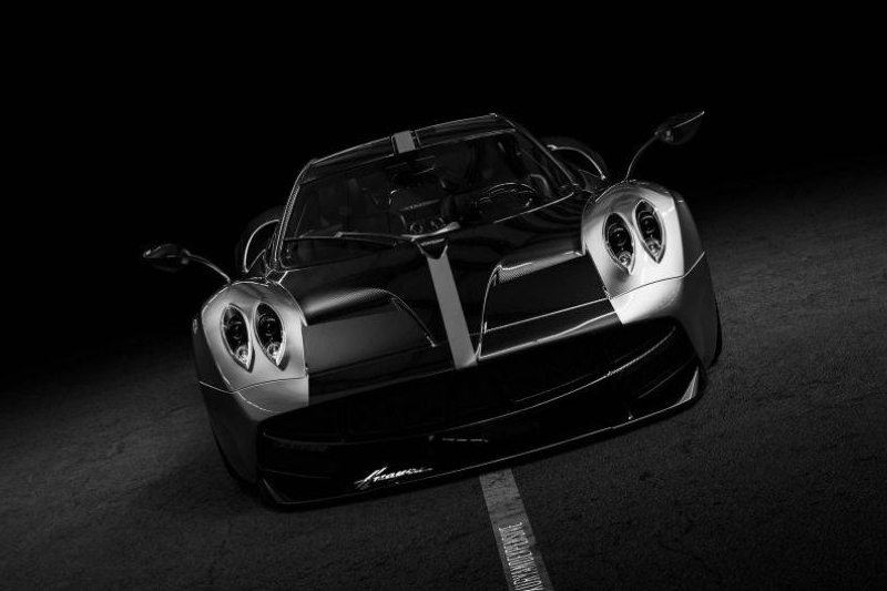 Pagani Huayra Roadster - fully exposed carbon - 1400 km